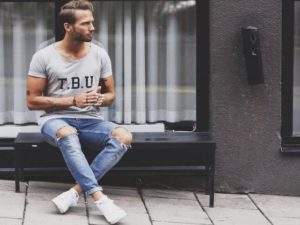 Ao Thun Voi Quan Jeans