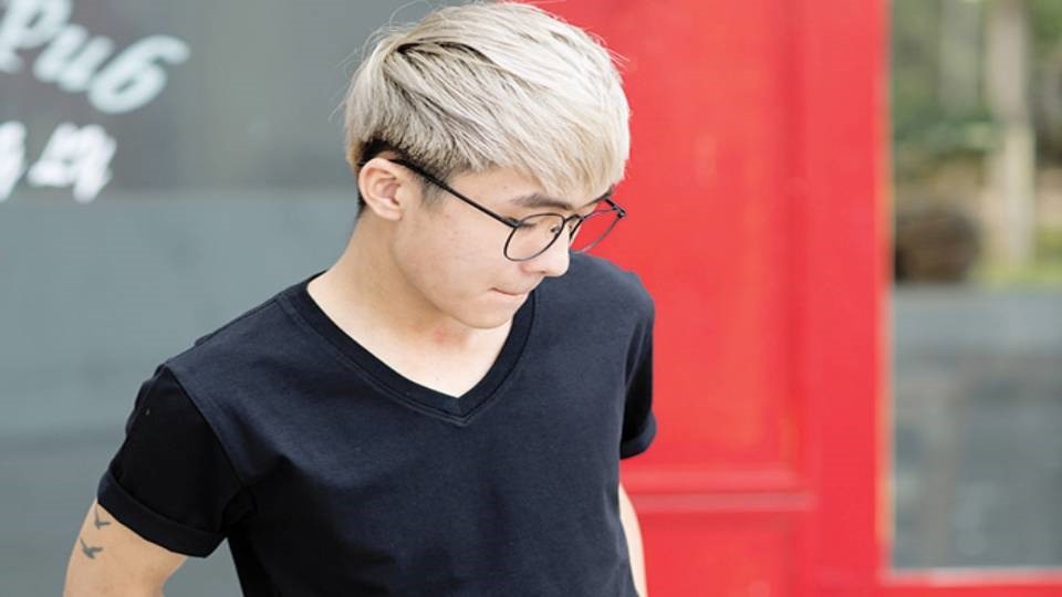 Những Điều Phái Mạnh Cần Biết Khi Mặc Áo Thun Trơn Cổ Tim