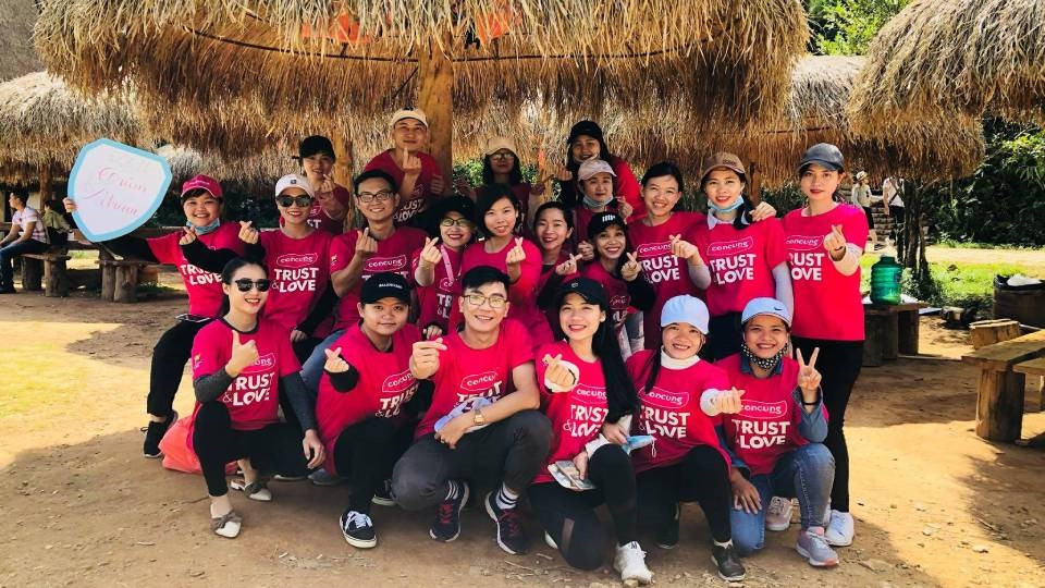 https://aothunzinzin.vn/wp-content/uploads/2020/04/ao-thun-team-building.jpg